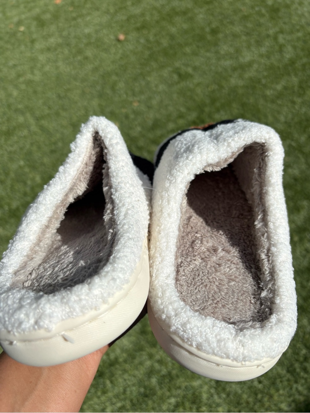 Cozy Dachshund Dog Slippers - White and Black NWT Size (Fits a Women’s 7.5) - Picture 5 of 6